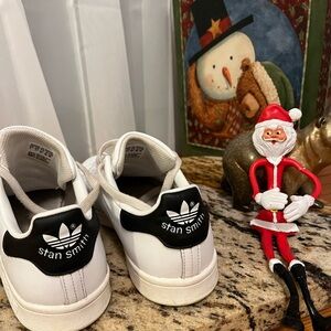 Adidas “Stan Smith “ endorsed, Ladies Size 7. Great condition, no flaws